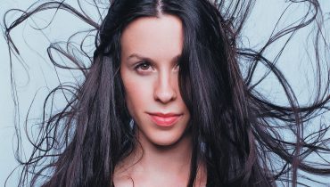 Alanis Morissette: „Przyłożono mi pistolet do głowy. W plecaku miałam wszystkie szkice na płytę”