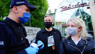 Protesty pod siedzibą Trójki. Słuchacze „murem za Niedźwiedziem”