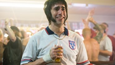 Sacha Baron Cohen szydzi z prawicy na jej wiecu. „Co zrobimy z Obamą? Wstrzykniemy mu grypę z Wuhan”