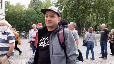 Dziennikarka zaatakowana przed koncertem Jana Pietrzaka. Gośćmi imprezy byli m.in. Kodym i Wujek Samo Zło