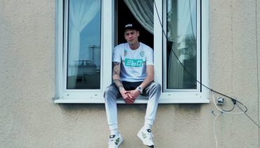 Małach z klipem do tytułowego numeru z nowej płyty