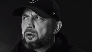 W szufladzie czarna skrzynka, choć mawiali: „Weź się zmień” – Peja z pierwszym singlem promującym płytę