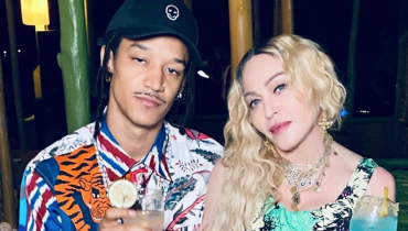 Madonna z tacą marihuany i z jointem w ustach