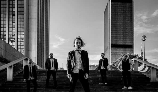 The Suits prezentują wideo do premierowego numeru