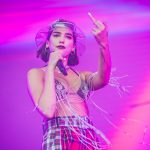 Wypadek na koncercie Dua Lipy. Fan ma siedem szwów i domaga się odszkodowania