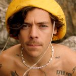 Harry Styles prezentuje teledysk do „Golden”