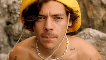 Harry Styles prezentuje teledysk do „Golden”