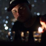Intruz i Sarius z poruszającym singlem „Świeczki na rzece”