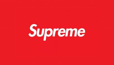 Słynna wokalistka ma świątecznych t-shirtach Supreme