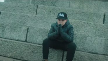 Jacy są Polacy? 11-letni raper wyjaśnia w nowym singlu