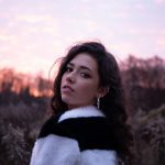 Natalia Zastępa i Sonbird w utworze „Mantry”