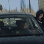 Wini wciela się rolę policjanta i odtwarza kontrowersyjną scenę ze „Złego porucznika”
