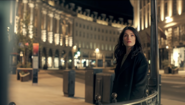 Dziewczyna Bonda w najnowszy klipie Jessie Ware. Artystki pokazują Londyn pogrążony w lockdownie