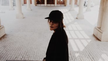 Tola Szlagowska w słodko – gorzkim walentynkowym kawałku “First Love”