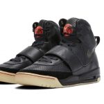 Prototyp butów Yeezy Kanye Westa trafi na aukcję. Cena Nike’ów, w których raper wystąpił podczas Grammy zwala z nóg