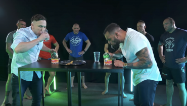 EFM CHALLENGE SHOW: Jongmen i Pasut jedzą jedną z najbardziej śmierdzących potraw na świecie