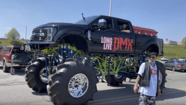 Trumna z DMX’em na moster trucku Ruff Ryders, przejechała ulicami Nowego Yorku