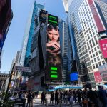 Brodka na ekranie na nowojorskim Times Square
