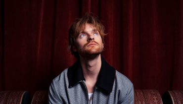 FINNEAS zapowiada nowy album singlem „Cleats”