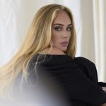 Adele trzyma w domu wyżutą gumę Celine Dion. Wokalistka zdradza, od kogo ją dostała