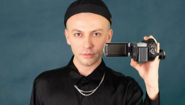 Arek Kłusowski sięga po hit Kayah