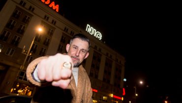 Fani atakują Sokoła za promowanie NFT i granie koncertów dla zaszczepionych. Mocna odpowiedź artysty