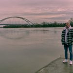 Małpa na elektronicznym bicie
