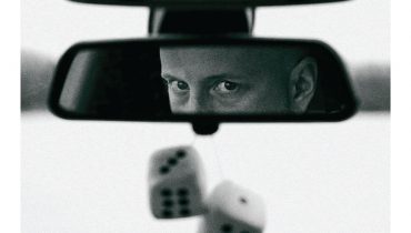 Wyznania i irytacje. Flint o godzeniu ognia z wodą na nowej płycie Małpy