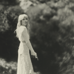 Carly Rae Jepsen hipnotyzuje singlem „Western Wind”
