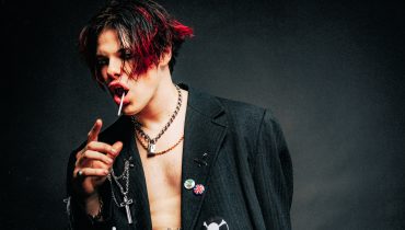Roztańczony YUNGBLUD przedstawia nowy album i teledysk do „Tissues”