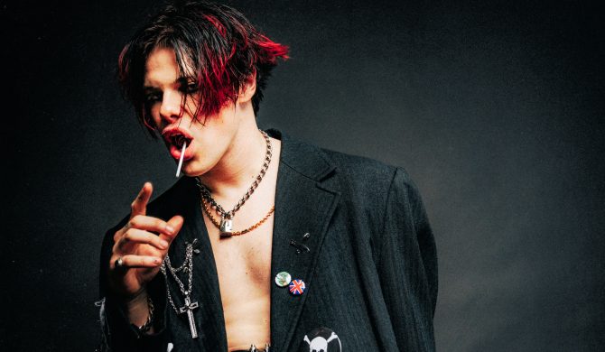 Roztańczony YUNGBLUD przedstawia nowy album i teledysk do „Tissues”