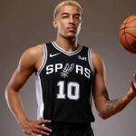 Jeremy Sochan słucha polskiego rapu, a jego Spurs zaskakująco dobrze rozpoczęli sezon