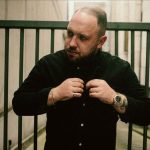 Louis Villain łączy siły z Kukonem i CatchUpem w singlu „Miasto tonie”