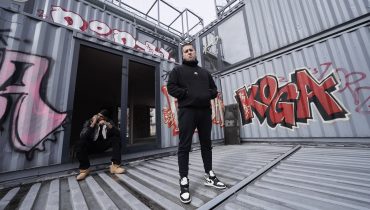 „Ona bierze go do ust, sama nacisnęła spust” – Alberto w nowym klipie Białasa