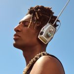 Jon Batiste przypomina o piciu wody