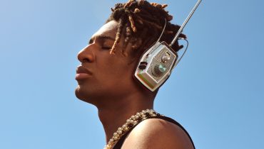 Jon Batiste przypomina o piciu wody