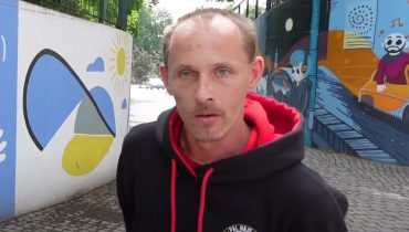 Mijają lata, a Lech Roch Pawlak nadal nawija „po francusku”