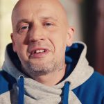 Peja głównym bohaterem nowego spotu Lecha Poznań. Rychu nie jest jedynym artystą, którego zobaczycie w tej reklamie