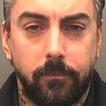 Rockowy muzyk dźgnięty nożem w więzieniu. „Są obawy, że umrze”