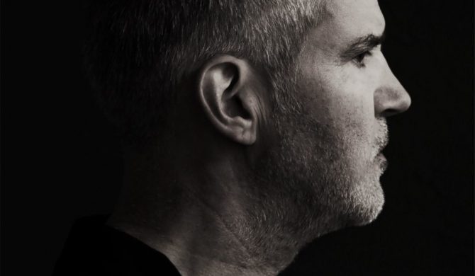 Lloyd Cole prezentuje teledysk „The Idiot”