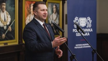 Zdaniem giganta rodzimej sceny minister Przemysław Czarnek „prosi się o liścia”