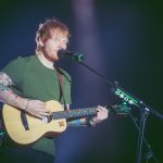 Ed Sheeran ma wykopany grób na własnym podwórku
