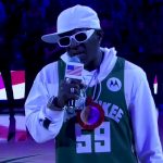 Flavor Flav zradził, że Miley Cyrus spoliczkowała go, gdy pomylił ją z inną gwiazdą