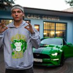 Frosti prezentuje „INTRO” do mixtape’u „ONE FOOT OUT”