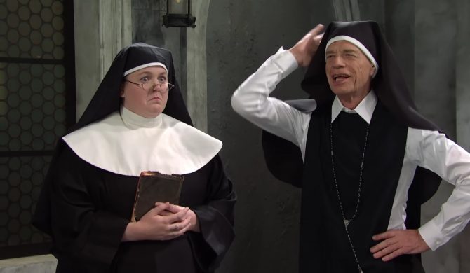 Po premierze płyty Stonesi nie zawitali do SNL, przemycili za to Micka Jaggera przebranego za zakonnicę