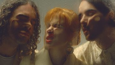 Wet Leg, Foals, Panda Bear, Romy i inni remiksują Paramore