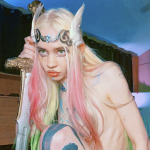 Grimes pozywa Elona Muska