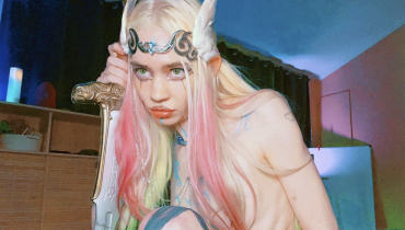 Grimes pozywa Elona Muska