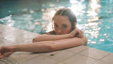 Holly Humberstone udostępniła singiel „In Your Room” nagrany z grupą MUNA
