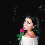 Niepublikowane ujęcia z „In My Bed” w nowym lyric video Amy Winehouse
